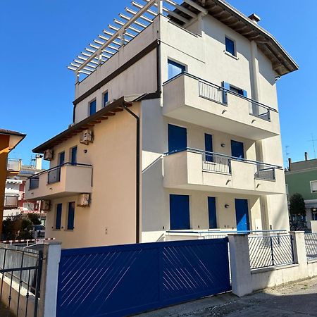 Residence Stefania Attici Su 2 Livelli - Agenzia Cocal Каорле Экстерьер фото
