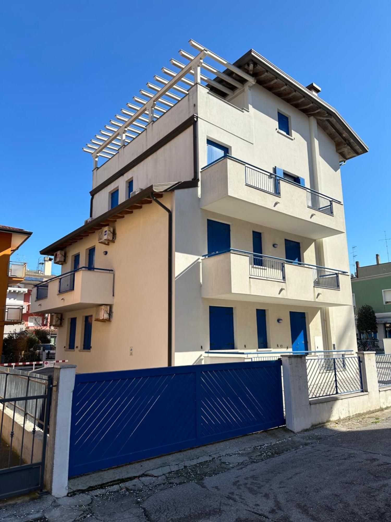 Residence Stefania Attici Su 2 Livelli - Agenzia Cocal Каорле Экстерьер фото