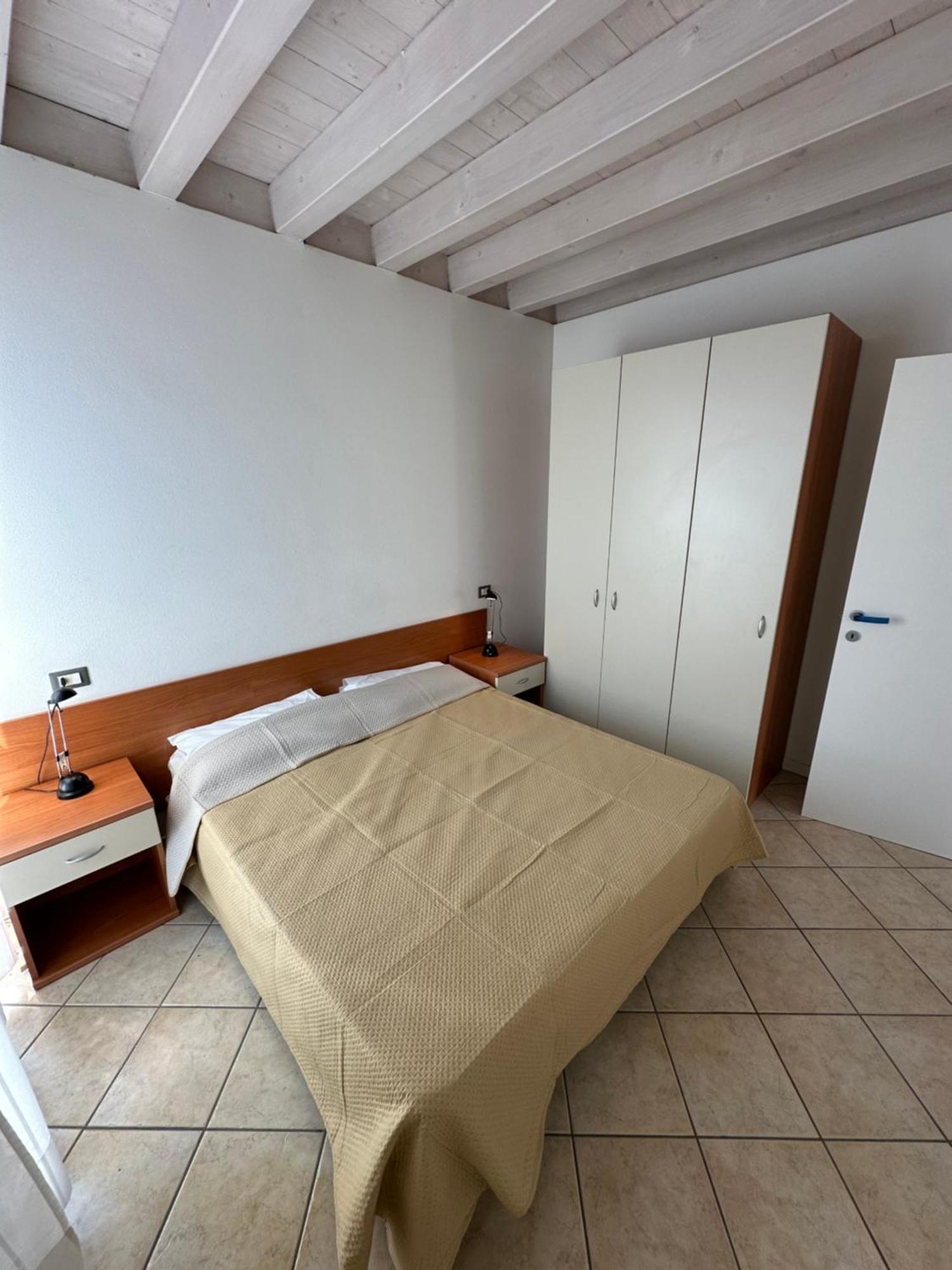 Residence Stefania Attici Su 2 Livelli - Agenzia Cocal Каорле Экстерьер фото